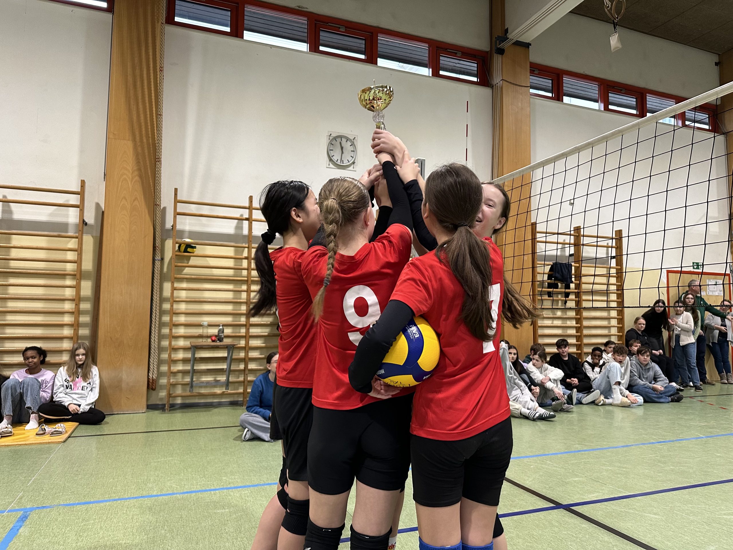 Volleyballturnier Schüler:innen vs. Lehrer:innen